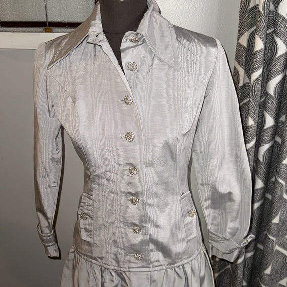 Vintage 1960’s Muted Silver Taffeta Mini Dress - Picture 2 of 12